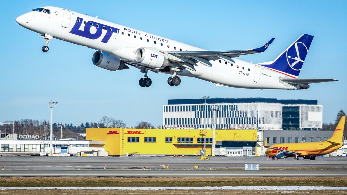East News archiwum
Fot. Piotr Zagiell/East News Gdansk, 02.03.2023 Port Lotniczy Gdansk im. Lecha Walesy. N/z: samolot Embraer ERJ-195 linii lotniczych PLL LOT.
Piotr Zagiell