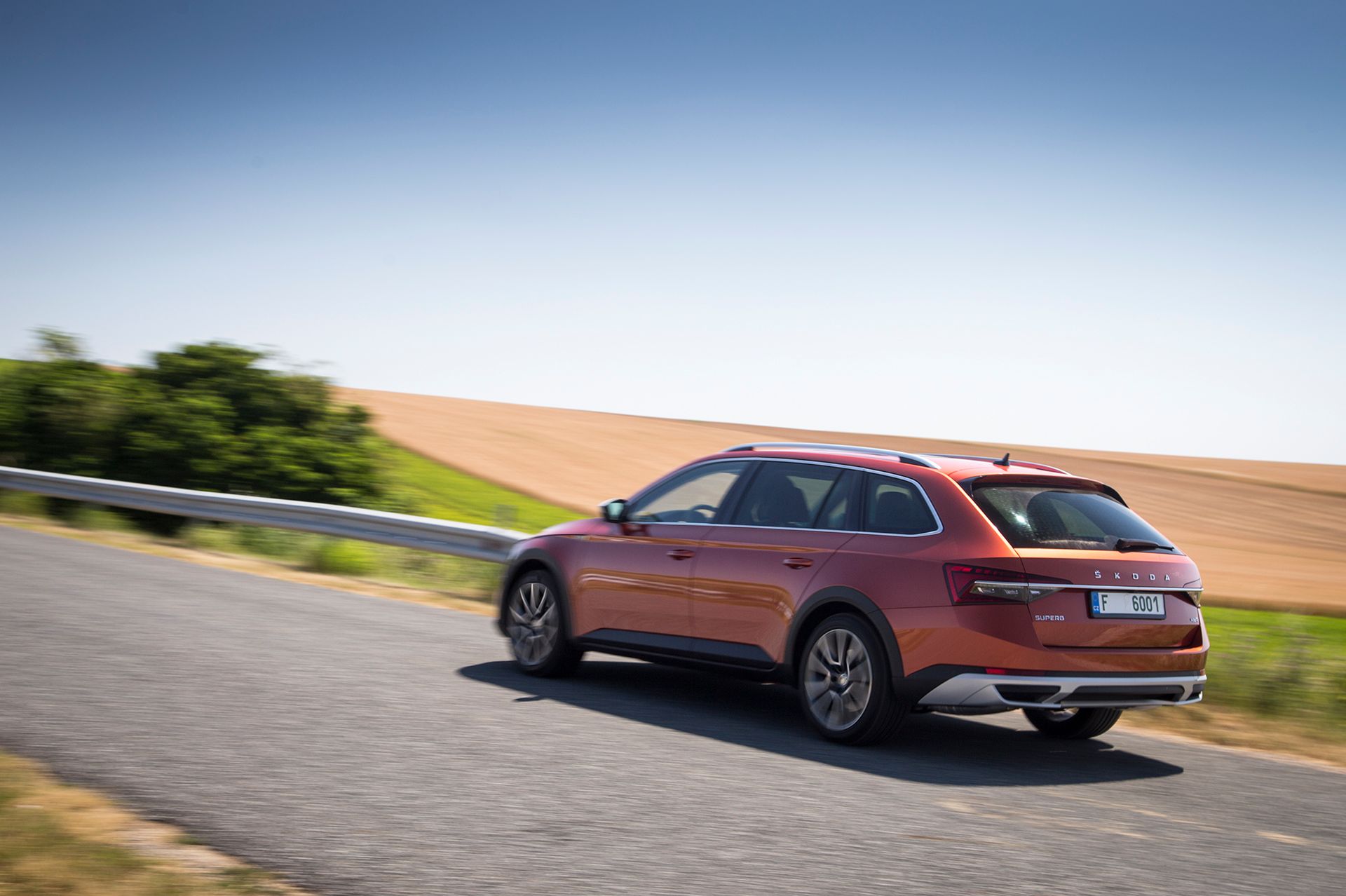 Skoda Superb Scout (2019) (fot. Mateusz Żuchowski)