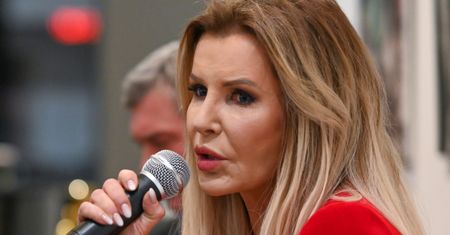 Joanna Racewicz mówi, jak wyglądał dzień katastrofy smoleńskiej z jej perspektywy. Musiała PRZERWAĆ wywiad: "Czas nie leczy ran"