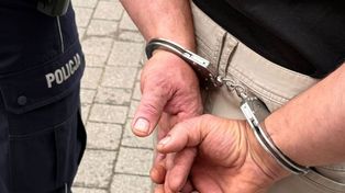 Gdańsk: Kierowca BMW uciekł policjantom. Dwa dni później znaleźli go w szafie