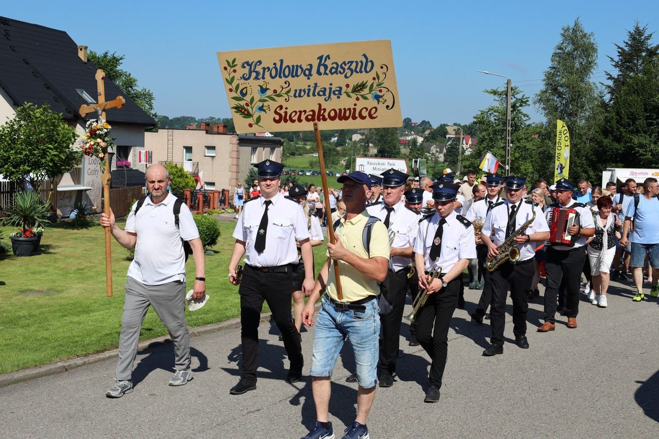 Sianowo: Wielki Odpust Sianowski. Pielgrzymi przybywali z całego regionu
