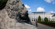 Zabytkowe lwy prezydenta do remontu. Przed pałacem staną atrapy?
