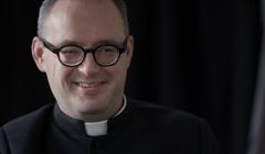 Dokument o księdzu Kaczkowskim jesienią w kinach.TVP prezentuje zwiastun