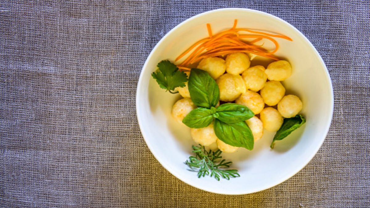 Marchewkowe kopytka z pewnością przypadną do gustu dzieciom i dorosłym