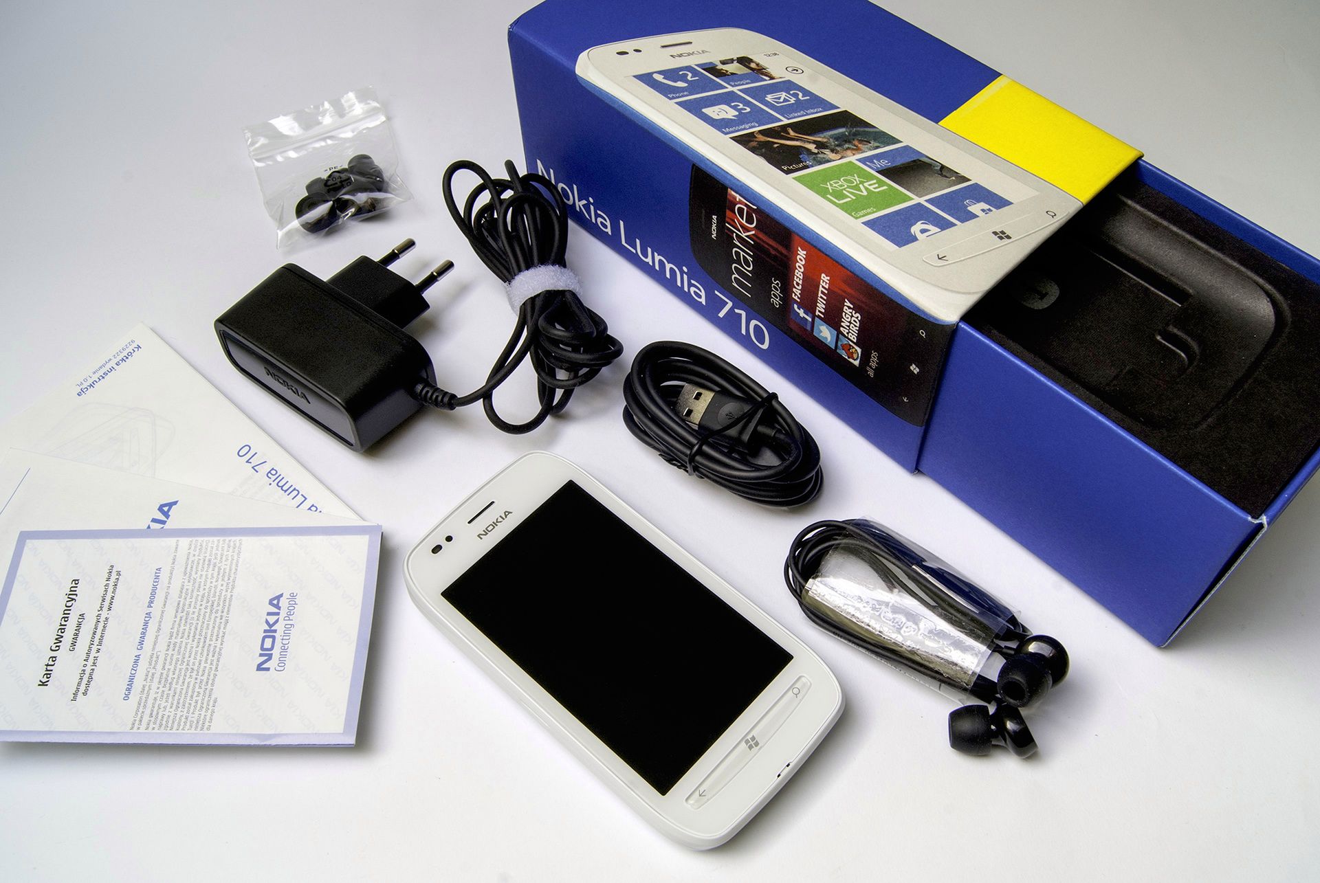 Nokia Lumia 710 - galeria zdjęć 16