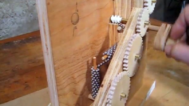 Zobacz maszynę, która leci w (magnetyczne) kulki [wideo] 1