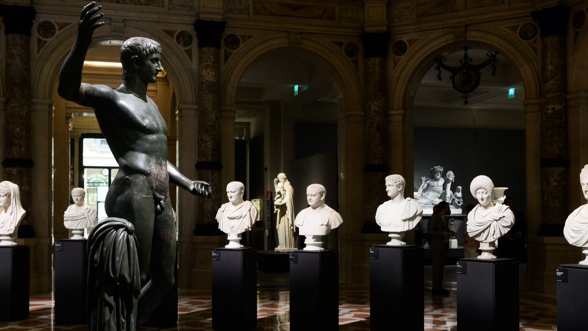 "Torlonia Marbles - Collectioning Masterpieces" Exhibition Preview
MILAN, ITALY - MAY 25: Ancient roman emperor "Germanico" bronze statue insert in the "Torlonia Marbles" exhibition preview at Gallerie d'Italia on May 25, 2022 in Milan, Italy. (Photo by Roberto Serra - Iguana Press/Getty Images)
Roberto Serra - Iguana Press