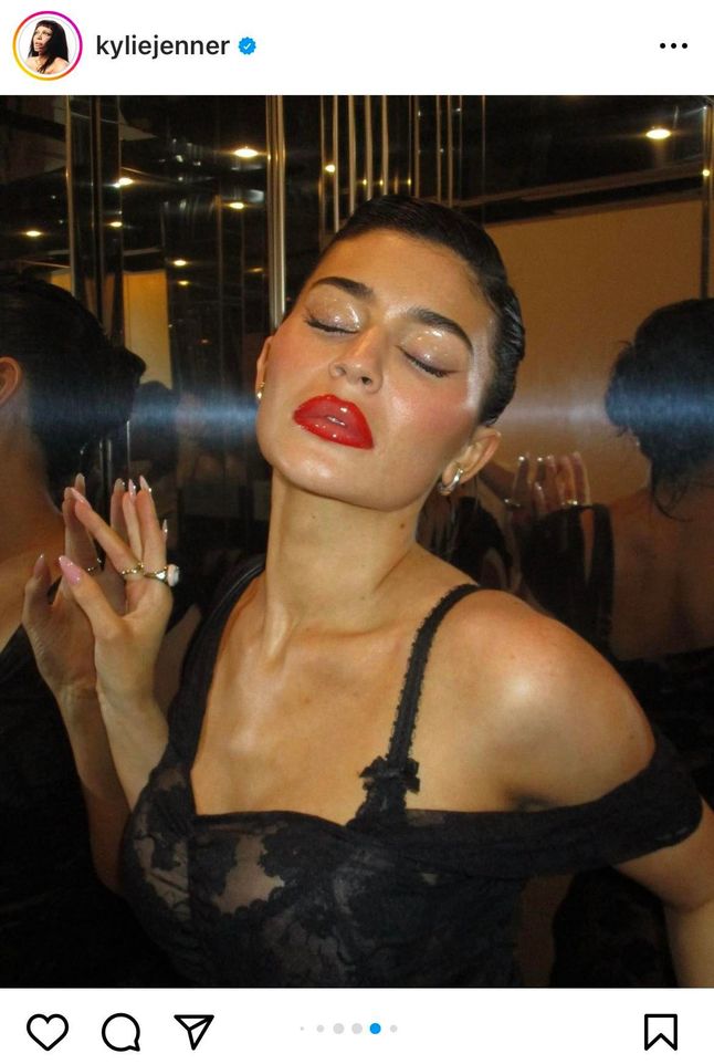 Kylie Jenner lansuje "mokry" makijaż 