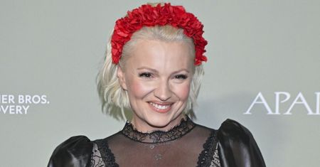Dorota Szelągowska pojawiła się na okładce magazynu BEZ RETUSZU i makijażu. "Coś normalnego w nienormalnym świecie"
