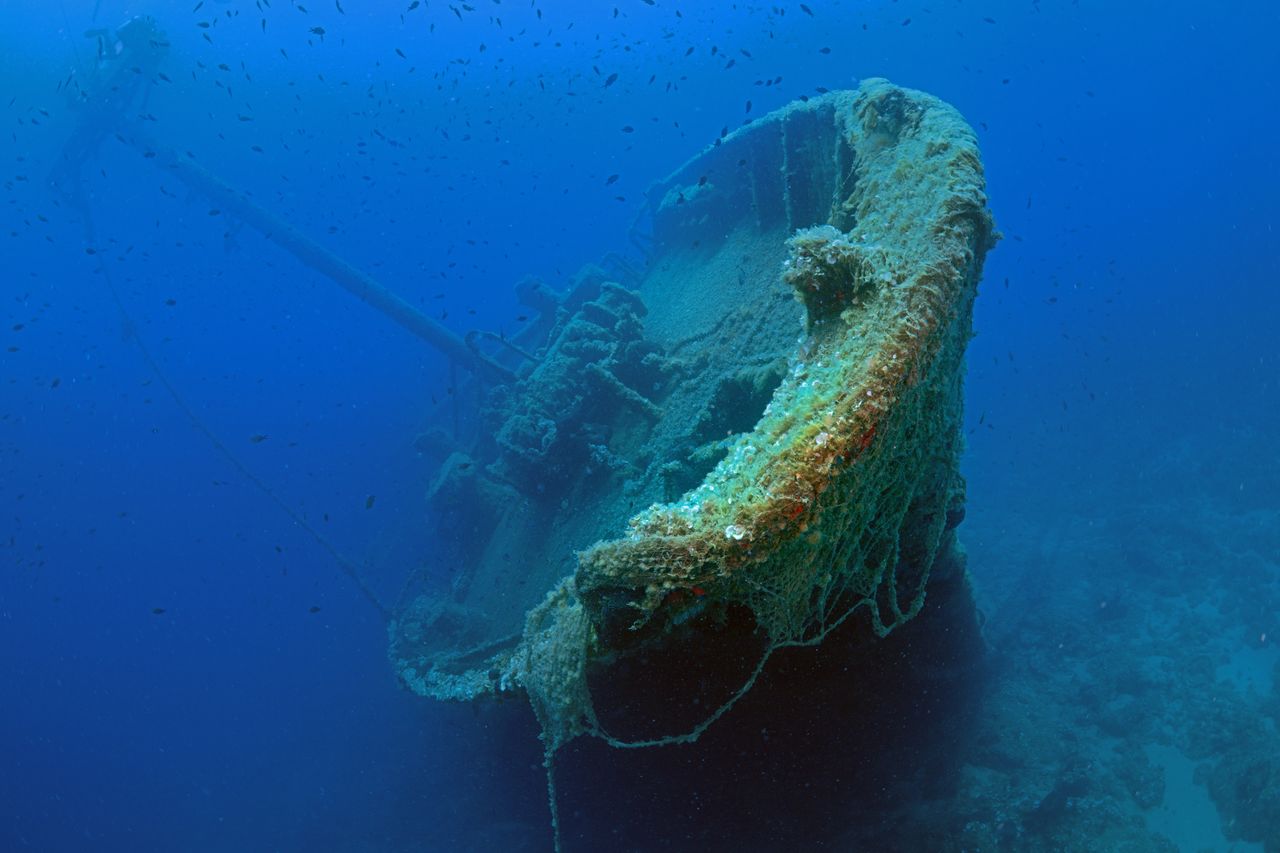 The Spanish wreck is at the bottom of the ocean. Its treasure is estimated to be worth 20 billion Euro.(illustrative photo)