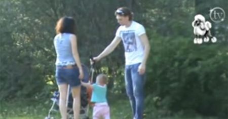 Żora Koroljow w parku z rodziną