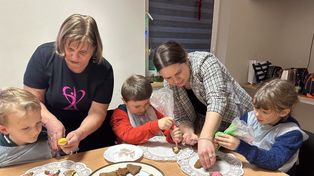 Chwałki: Wspólne dekorowanie pierniczków. Będzie słodko i świątecznie