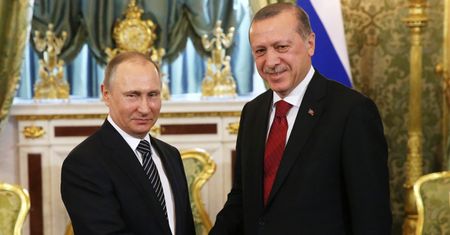 Erdogan uległ Putinowi. "Turcja stanie się hubem handlu gazem"