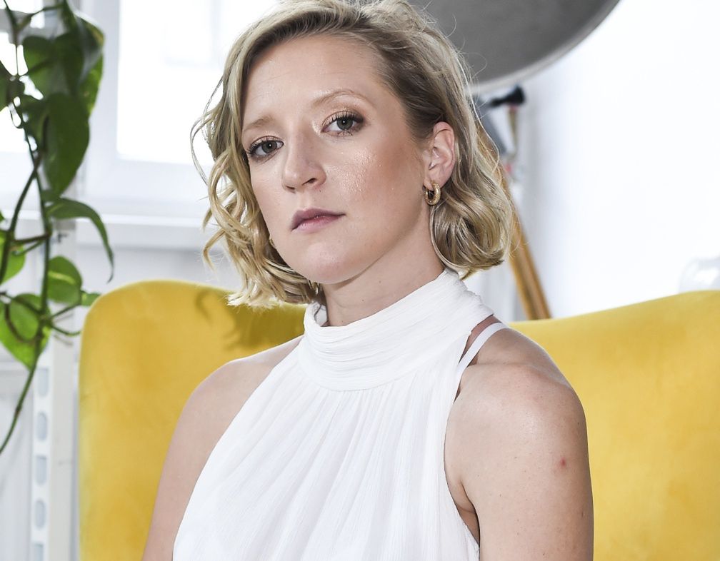 Lara Gessler cierpi na przewlekłą chorobę. Odziedziczyła ją też jej maleńka córeczka