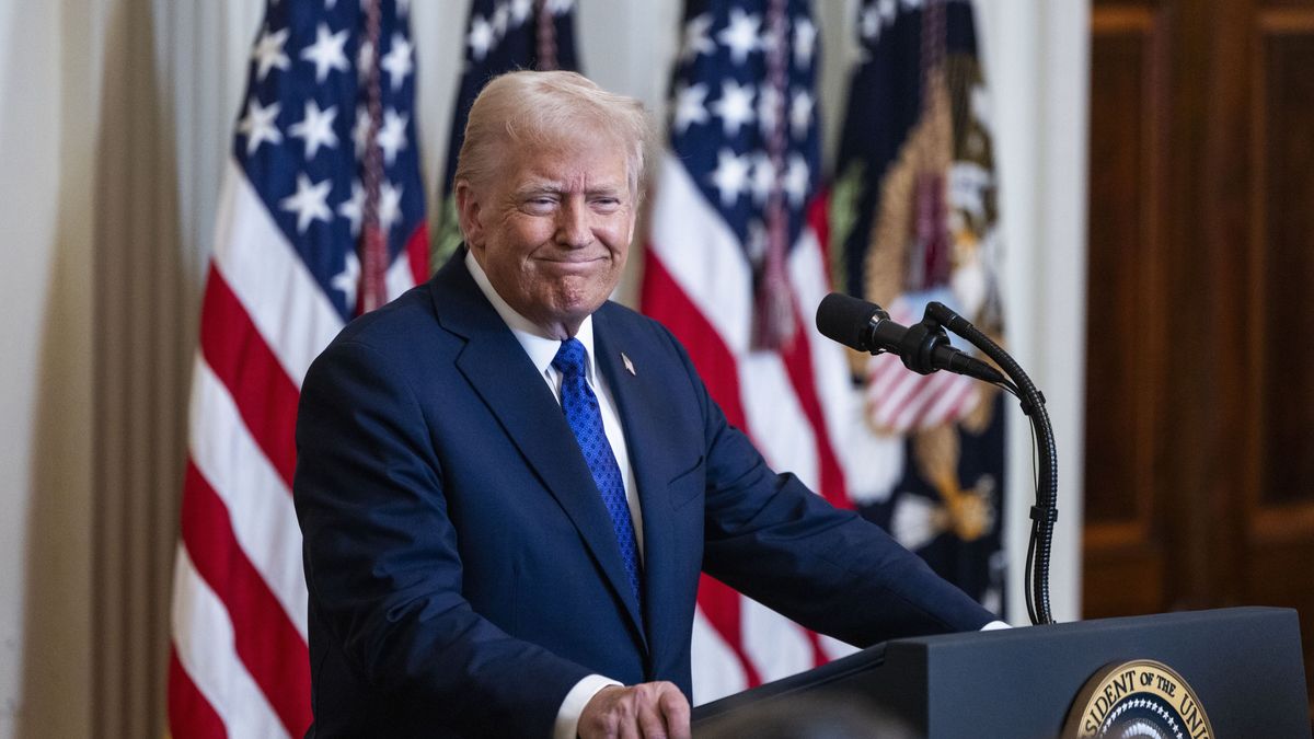 US President Donald Trump speaks before signing the Laken Riley Act in the East Room of the White House in Washington, DC, USA, 29 January 2025. The law, named after a Georgia student murdered by an undocumented immigrant is the first bill of the second Trump administration. EPA/JIM LO SCALZO / POOL Dostawca: PAP/EPA.