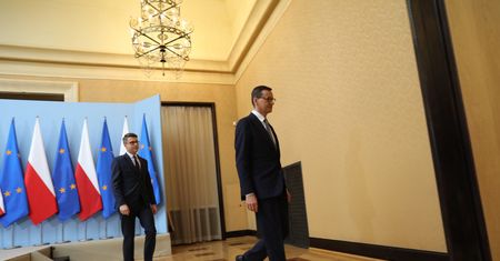 Nowy szef KPRM mówi o braku pieniędzy na wypłaty. Były rzecznik rządu zabrał głos