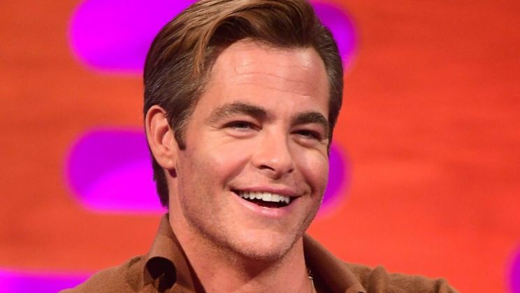 Chris Pine wygląda NIE DO POZNANIA z długimi włosami i zarośniętą brodą