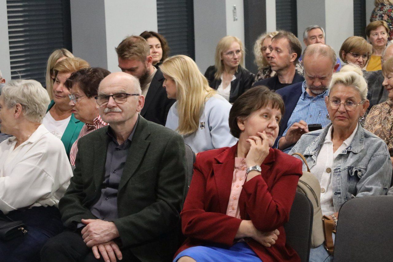 Koncert charytatywny to wyjątkowy projekt zainicjowany przez Pleszewskie Towarzystwo Lekarskiego pod honorowym patronatem Burmistrza Miasta i Gminy Pleszew. Dochód z tego corocznego wydarzenia przekazywany jest Polskiej Misji Medycznej