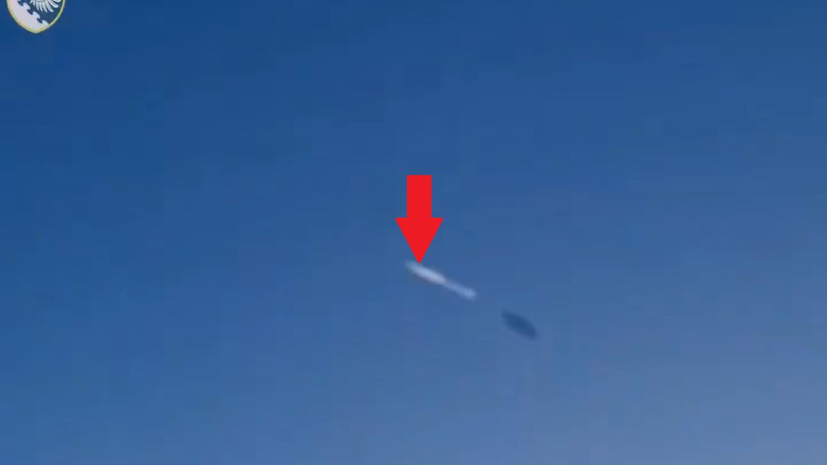 IRIS-T SL tuż przed trafieniem w pocisk manewrujący Rosjan.