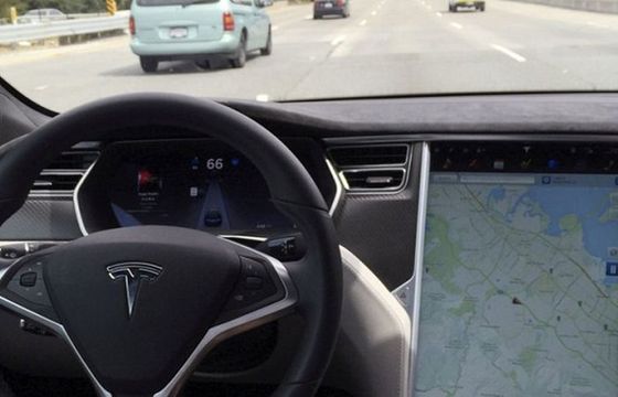 Tesla zwolniła zespół marketingowy