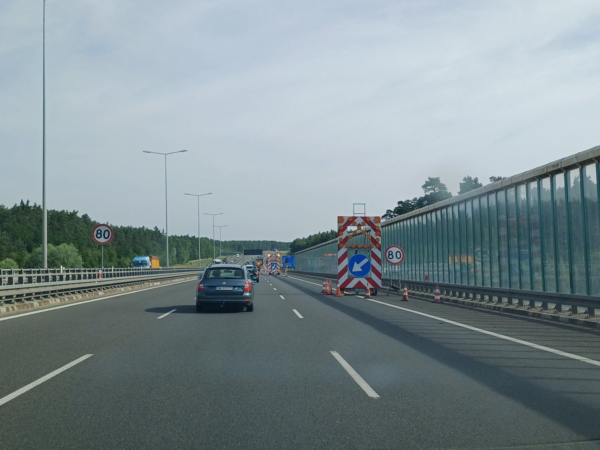 Na autostradzie A1 tuż za węzłem Żory wyłączony z ruchu jest fragment prawego pasa jezdni
