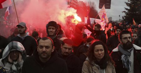 Macron mówi o "nieobywatelach". Protesty we Francji
