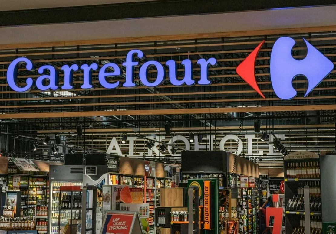 Carrefour wciąż maleje w Polsce. Co dalej ze sklepami i stacjami?