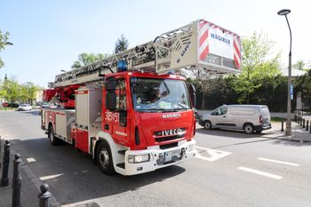 Strażacy pędzili na akcję. Kobieta wjechała w wóz z drabiną