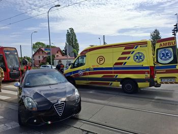 Niecodzienne zderzenie w Częstochowie. Osobówka wjechała w tramwaj