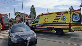 Niecodzienne zderzenie w Częstochowie. Osobówka wjechała w tramwaj