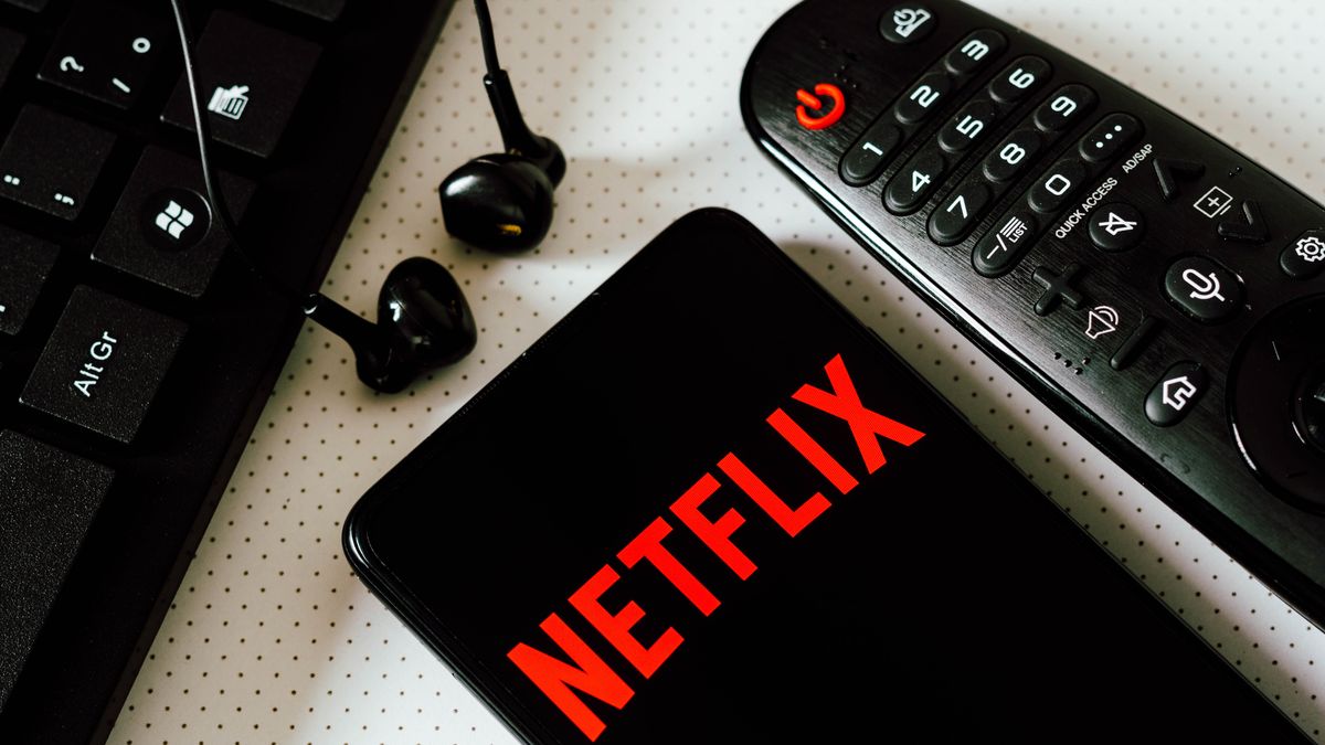 BRAZIL - 2022/02/03: In this photo illustration, the logo of the Netflix, seen displayed on a smart phone next a Tv remote control, earphones and a keyboard. (Photo Illustration by Rafael Henrique/SOPA Images/LightRocket via Getty Images)