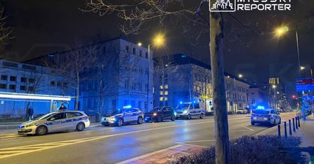 Pijany policjant rozbijał szyby na klatkach. Został zatrzymany