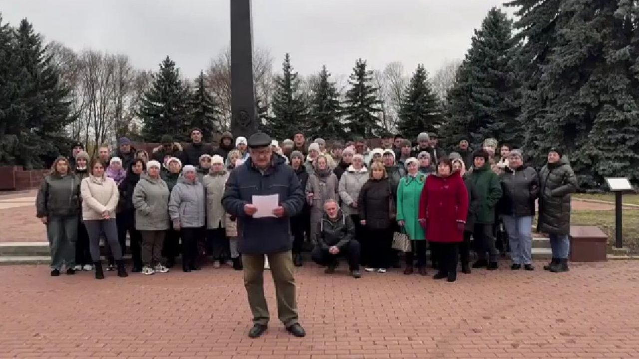 Rosjanie mają dosyć. Chcą "zakończenia przeklętej wojny"