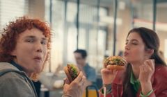 Randka z celebrytką reklamuje Supreme Chicken w McDonald’s