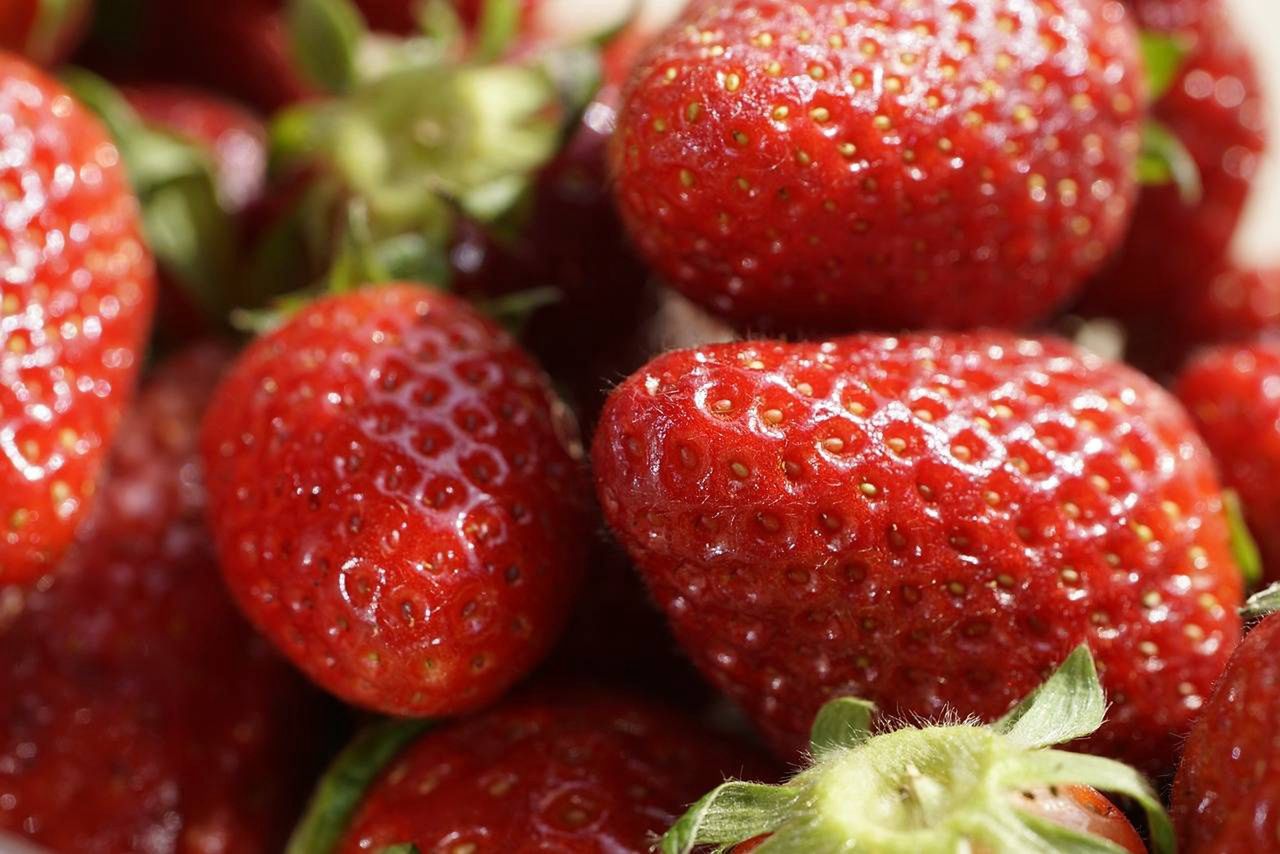 Truskawki tańsze, ale wciąż jeszcze grubo powyżej 10 złotych za kilogram. Kiedy ceny staną się naprawdę przystępne?