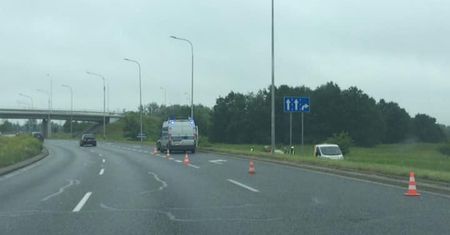 Wrocław. Wypadek na Sobieskiego. Uwaga na trudne warunki na drogach