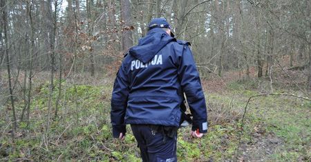 W lesie znaleziono ciało zaginionego ratownika. Poszukiwacze odnaleźli kolegę