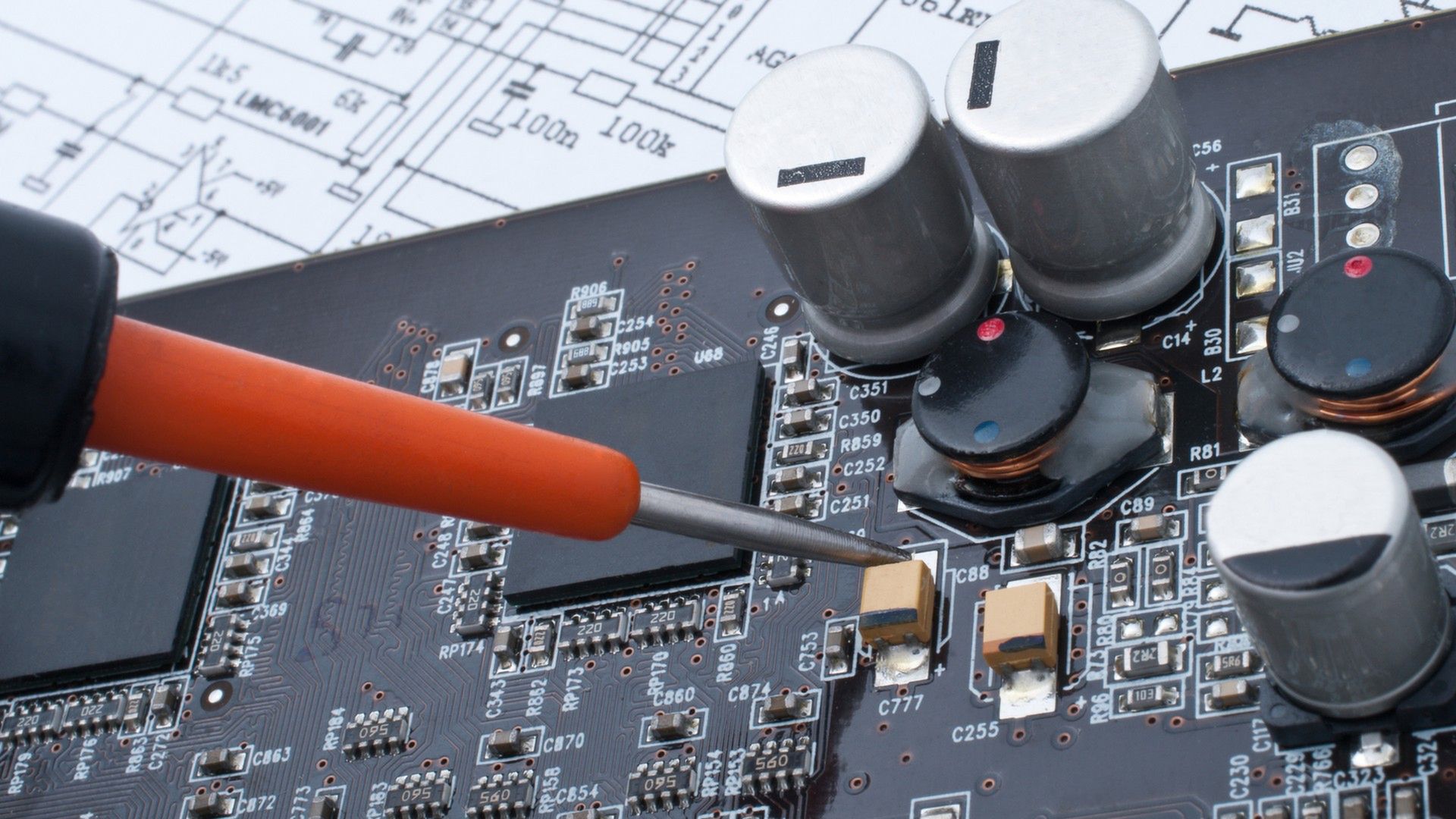 Polak wyrzuci, Szwed naprawi. Czy warto naprawiać sprzęt elektroniczny? 4