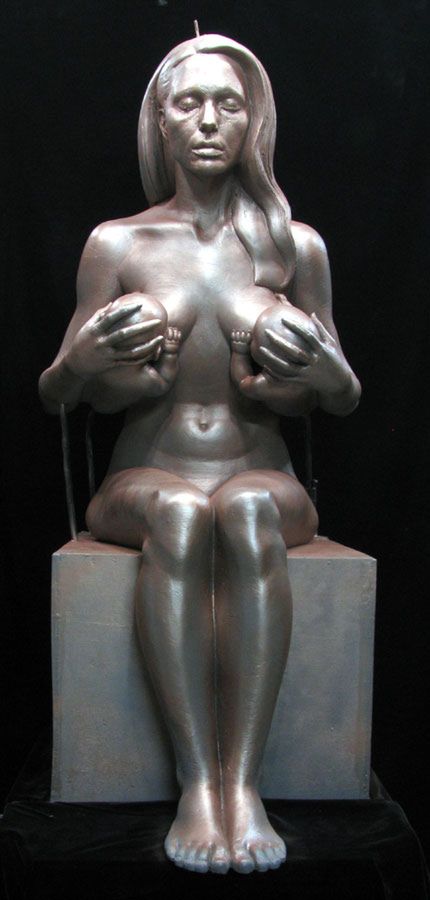Ręka w górę! Kto chce statuę z nagą Angeliną Jolie? 3