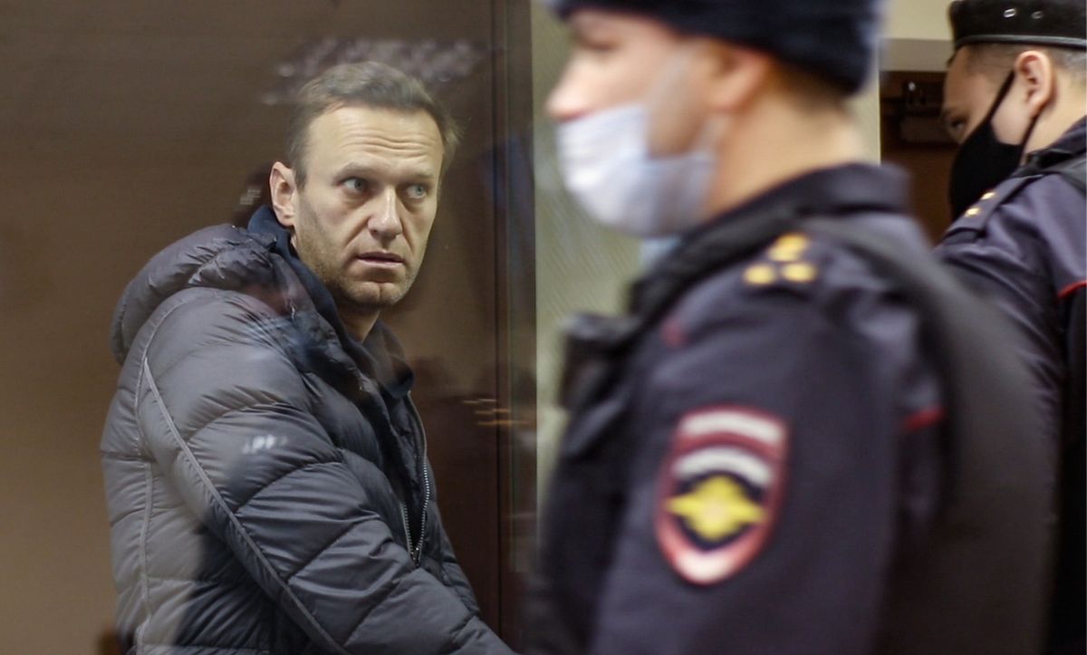 Aleksiej Nawalny podczas rozprawy w sądzie