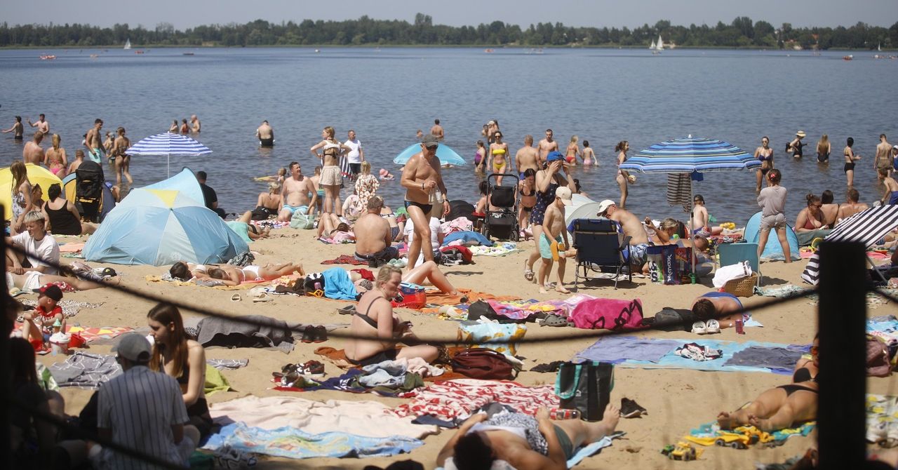 Tłumy nad Pogorią w Dąbrowie Górniczej. Na plaży brakowało miejsce