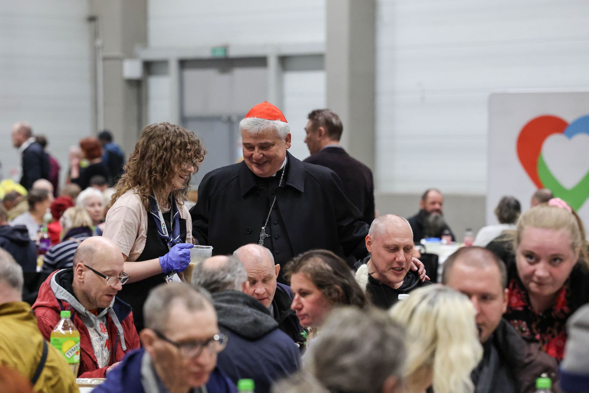 Wyjątkowe śniadanie wielkanocne w Łodzi. Pojawił się tam kard. Krajewski