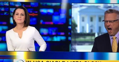 Wpadka TVN. Dziennikarz ziewał na wizji