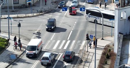 Zawracanie na skrzyżowaniu. Zakazane nawet bez znaku