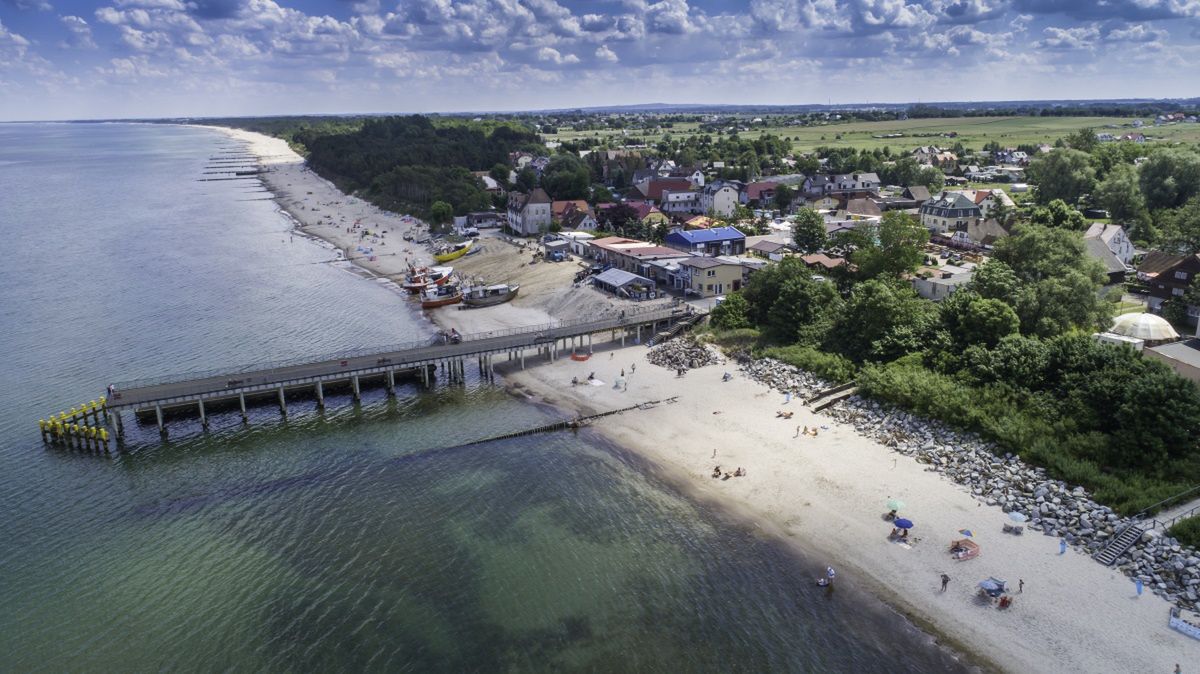 Widok na molo w Chłopach