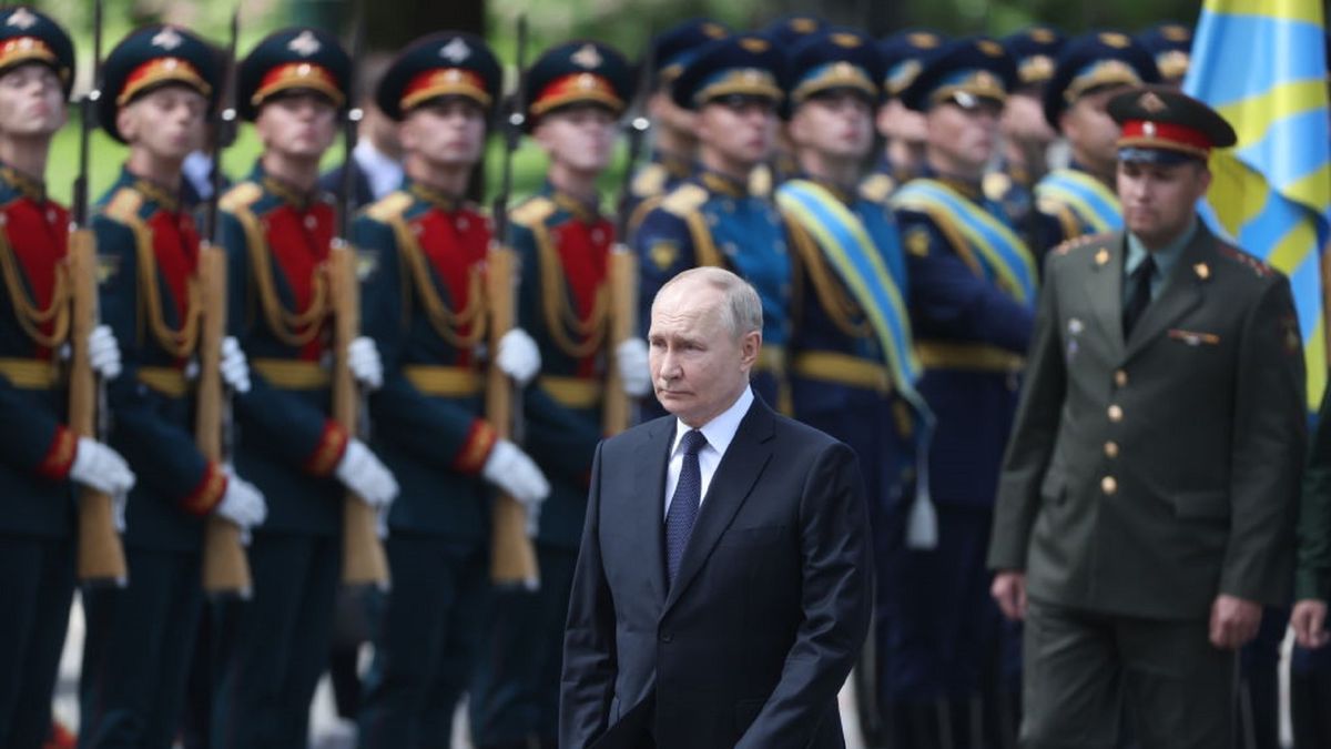 Putin Observes Day of Remembrance and Sorrow, Marking Axis Invasion In WWII
MOSCOW, RUSSIA - JUNE 22:(RUSSIA OUT) Russian President Vladimir Putin (C) looks at Russian military officers during a wreath laying ceremony at the Unknown Soldiers's Tomb near the Kremlin, marking the Day of Remembrance and Sorrow, on June 22, 2024, in Moscow, Russia. Russians and Belarusians mark  June 22nd as the anniversary of Nazi Germanys invasion of USSR in 1941. (Photo by Contributor/Getty Images)
Contributor