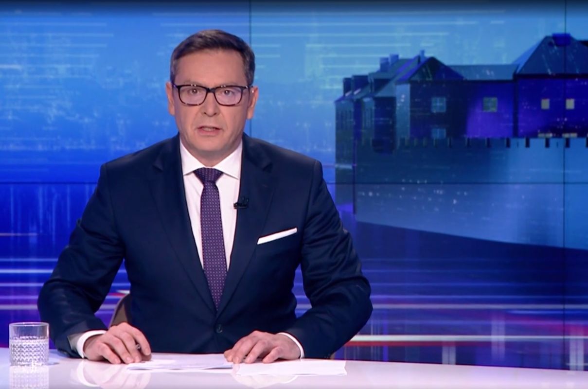 "Cyniczna histeria". "Wiadomości" o protestach kobiet i TVN24