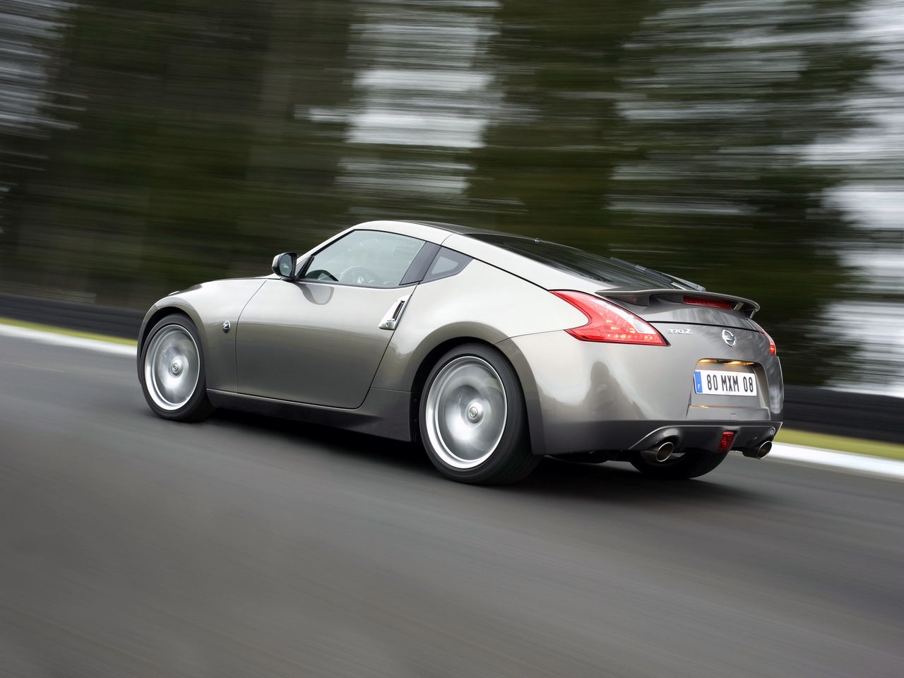 Nissan 370Z wszedł do sprzedaży w 2009 roku.