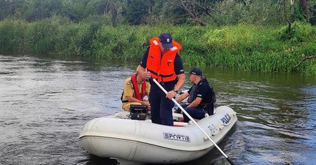 Dalej szukają 32-latka, który wskoczył do Wieprza i nie wypłynął