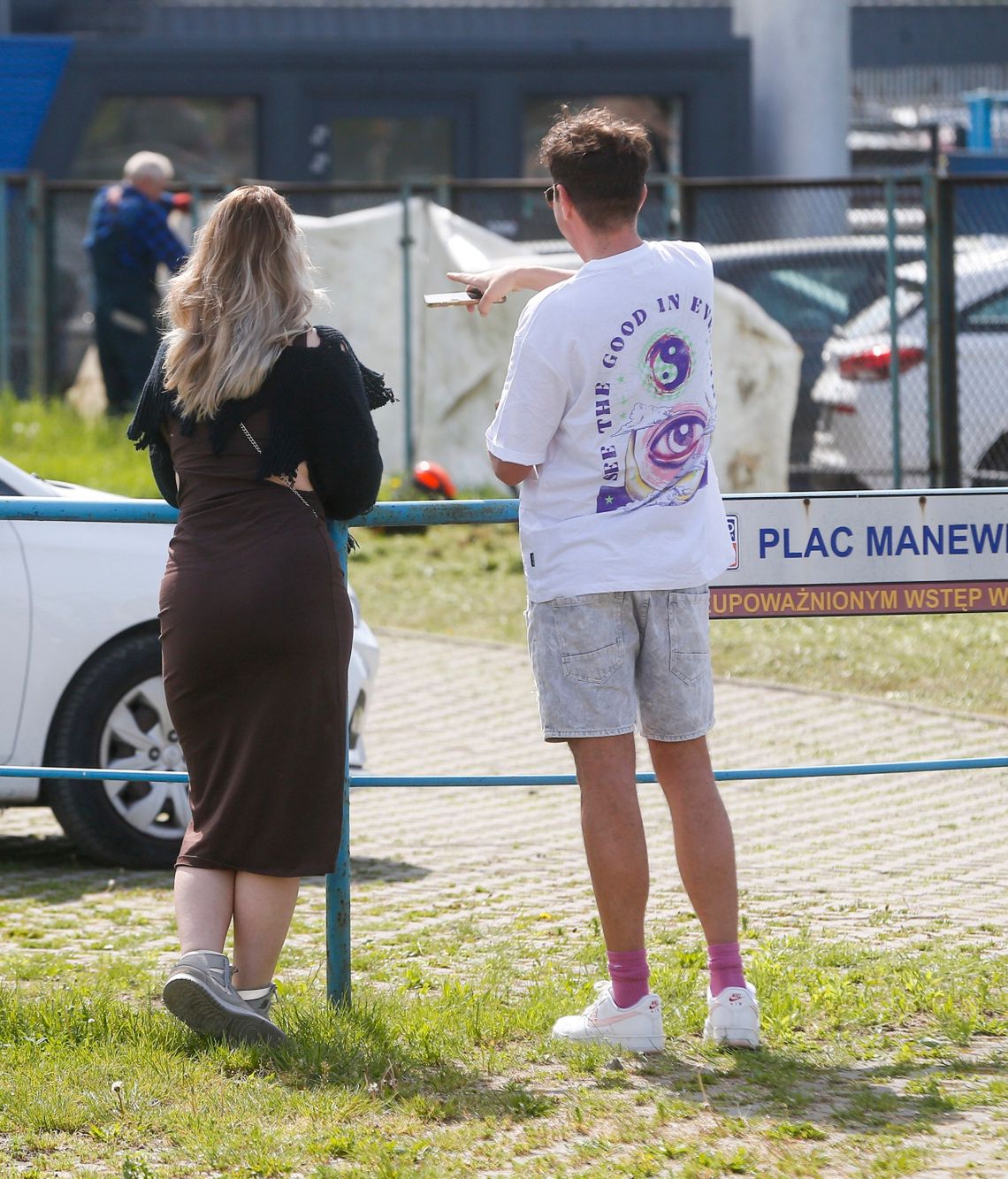 scena z: Allan Krupa, SK:, , fot. AKPAAlan Krupa zdaje na prawo jazdy, Allan Krupa zdaje na prawo jazdy, maj 2023, nauka jazdy, paparazzi, prawo jazdy, Allan Krupa